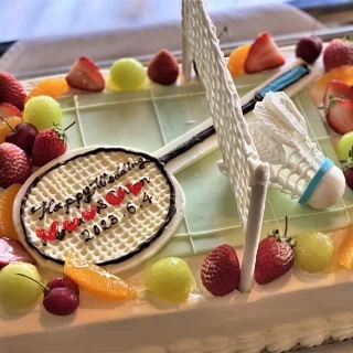 おふたりのご縁となったバドミントンをモチーフに！